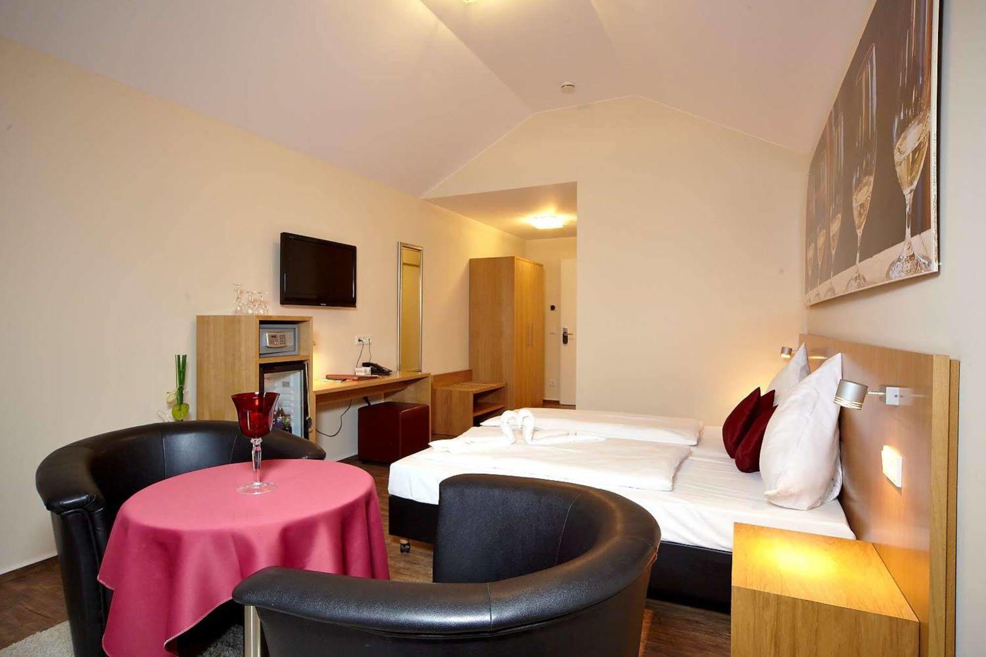 Christiana'S Wein & Art Hotel Bernkastel-Kues Ngoại thất bức ảnh